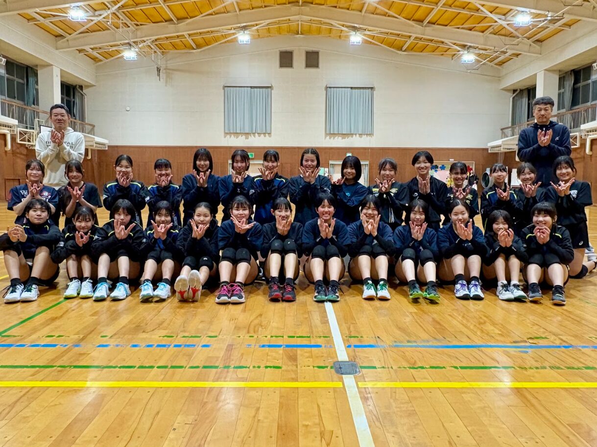 半田市のバレーボールチーム半田ROSE(半田ローズ)の集合写真