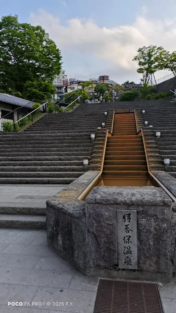 伊香保温泉の階段を上るのに必要なこと